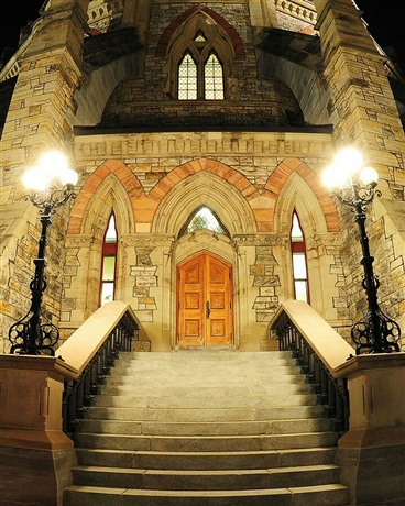 灵感强的我和巫师朋友的灵异日常