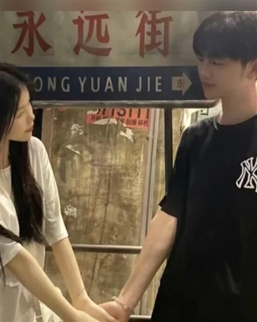 妹妹，和我在一起吧！