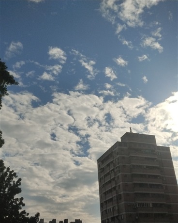 他或許也在那路口